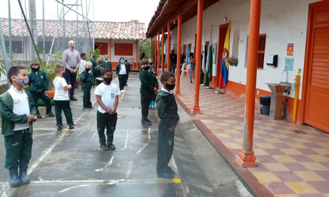 Comunidad educativa de la vereda Cimarronas en Marinilla dicen que la escuela no tiene docentes asignados