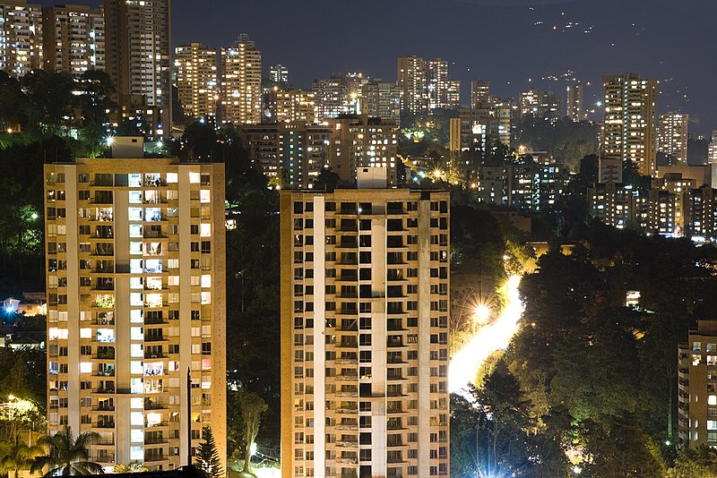 ¡No paran los casos! una persona fue sorprendida con un menor en un apartamento en El Poblado
