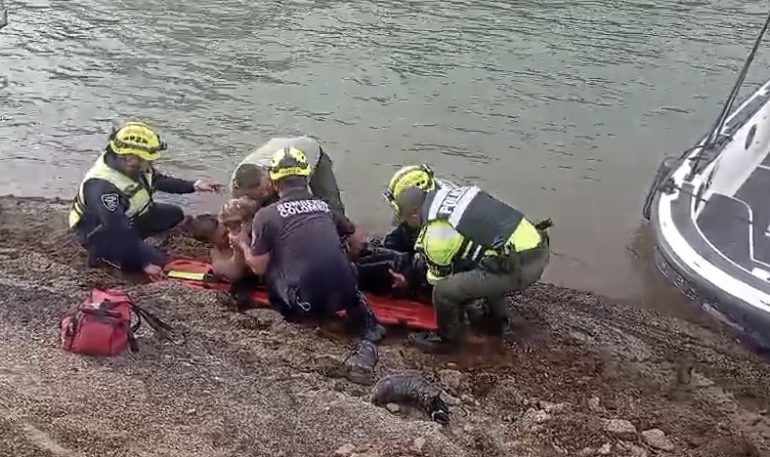 Turista colombo canadiense por poco muere ahogado en la represa de Guatapé