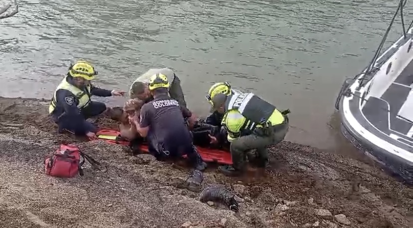 Turista colombo canadiense por poco muere ahogado en la represa de Guatapé