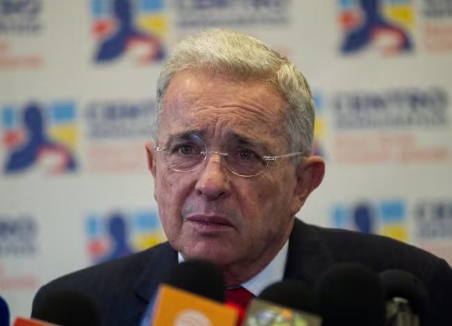 Así reaccionaron varias personalidades públicas al juicio del expresidente Uribe