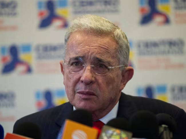 Así reaccionaron varias personalidades públicas al juicio del expresidente Uribe
