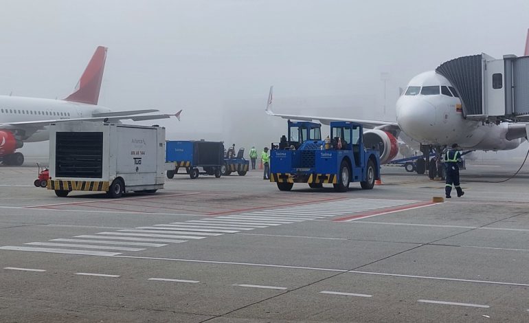 Por fuerte niebla, Aeropuero J.M.C. mantiene operaciones suspendidas