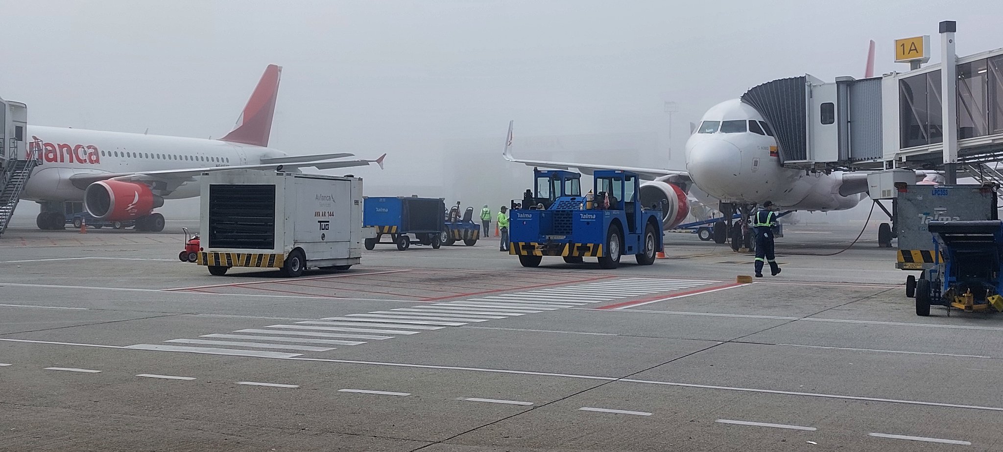 Por fuerte niebla, Aeropuero J.M.C. mantiene operaciones suspendidas