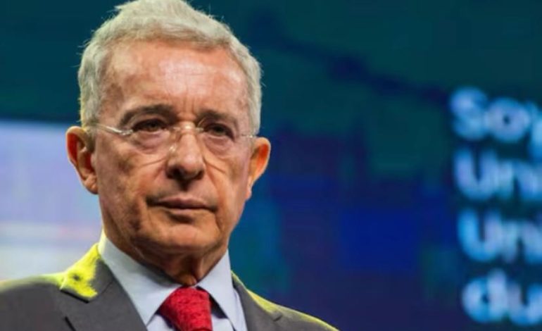 Uribe a juicio: Fiscalía llama al expresidente a responder por presunto fraude procesal y soborno a testigos