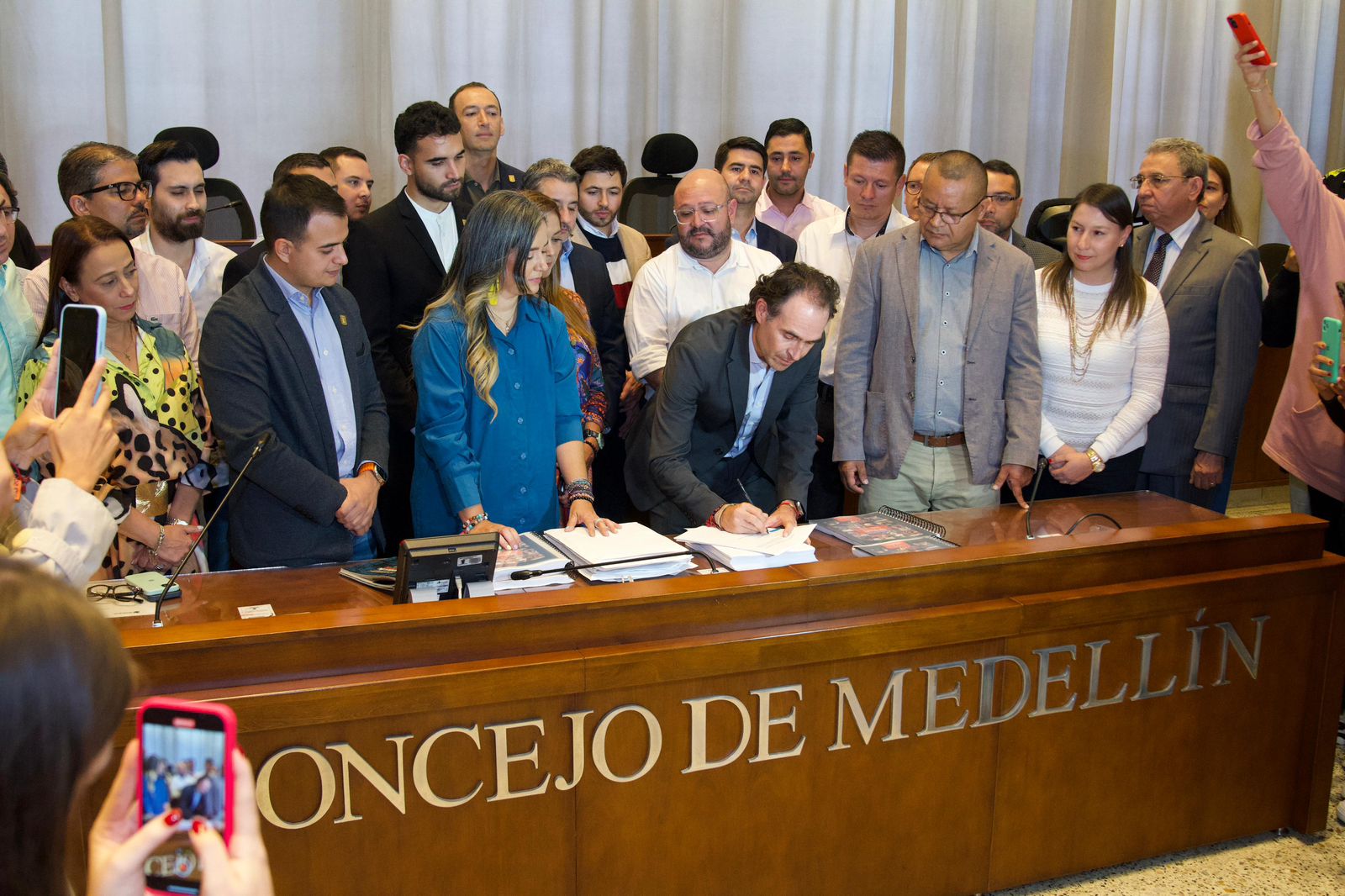 Los proyectos que incluyó Fico en el Plan de Desarrollo de Medellín
