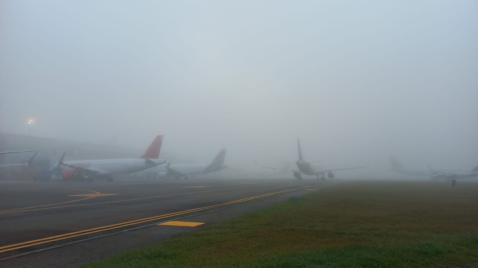 Pese baja visibilidad, Aeropuerto J.M.C. reactiva operaciones