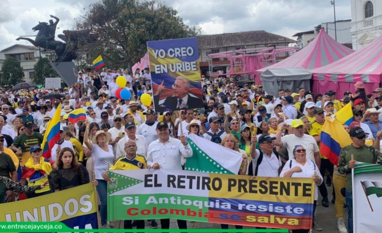 Cerca de 10 mil personas participaron de marchas en Rionegro contra Petro