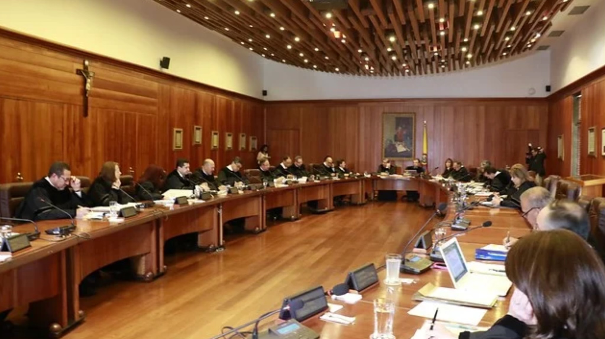 Demandan a 8 congresistas por aportar a la vaca por las vías de Antioquia