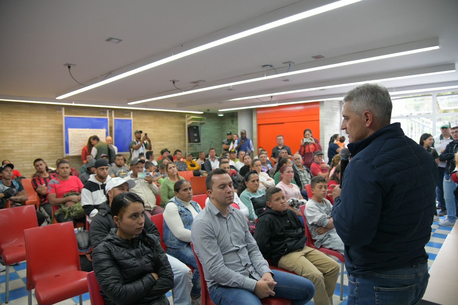 Gobernador anuncia el pago de arrendamiento temporal para damnificados de Montebello