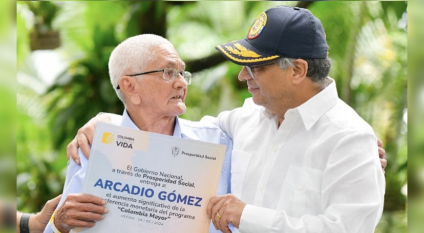 Desde Medellín, Petro lanzó el aumento de las transferencias de Colombia Mayor