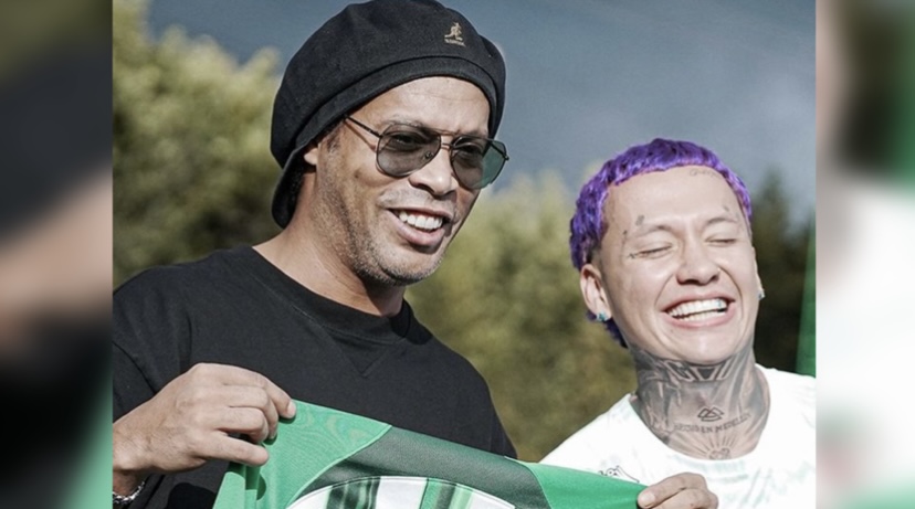 La música y el fútbol se unen; así será el partido entre Blessd y Ronaldinho