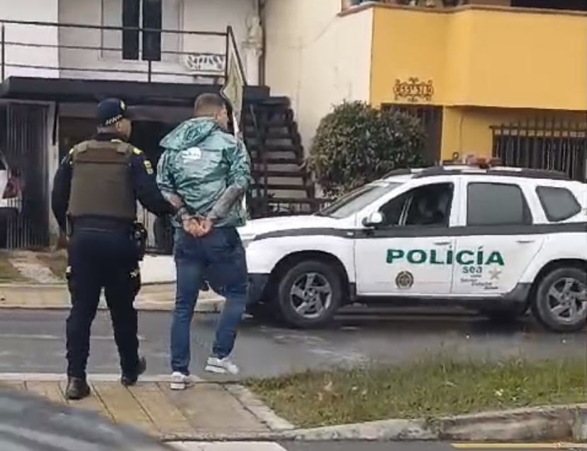 Infractor golpeó e intentó arrollar a agentes de tránsito que lo requirieron en Rionegro