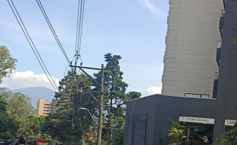 Malacate de edificio se desploma - Medellín - Emergencia