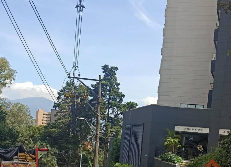 Malacate de edificio en El Poblado se descolgó, una persona murió