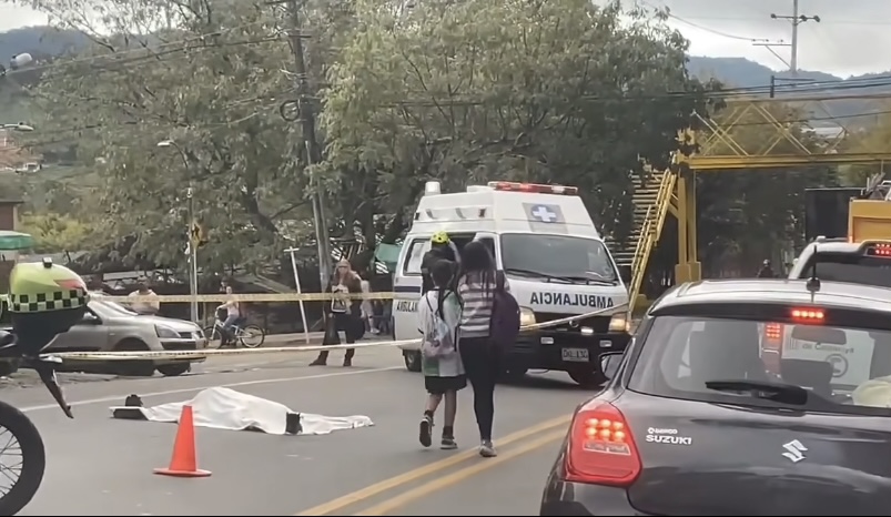 Hombre muere al ser arrollado por una tractomula a la altura de El Santuario