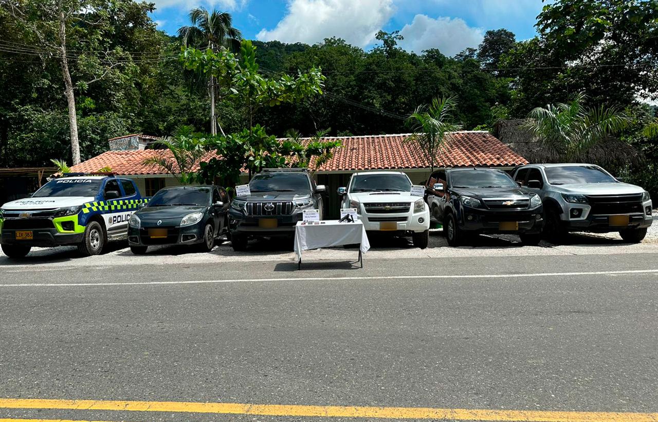 Hurtan vehículos en un parqueadero de Medellín y los recuperan en la autopista