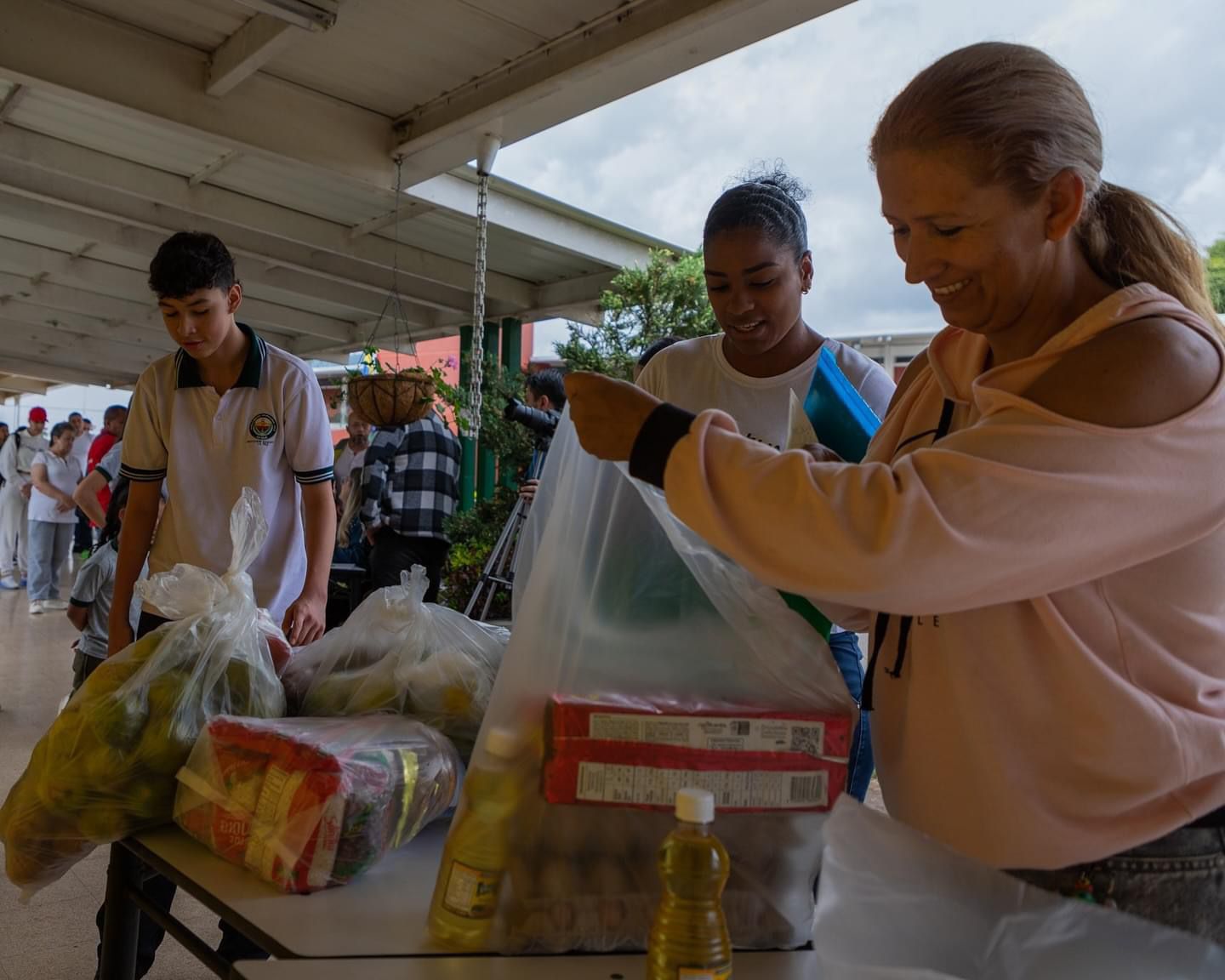 Alcaldía de La Ceja entregó mercados a los beneficiarios del restaurante escolar