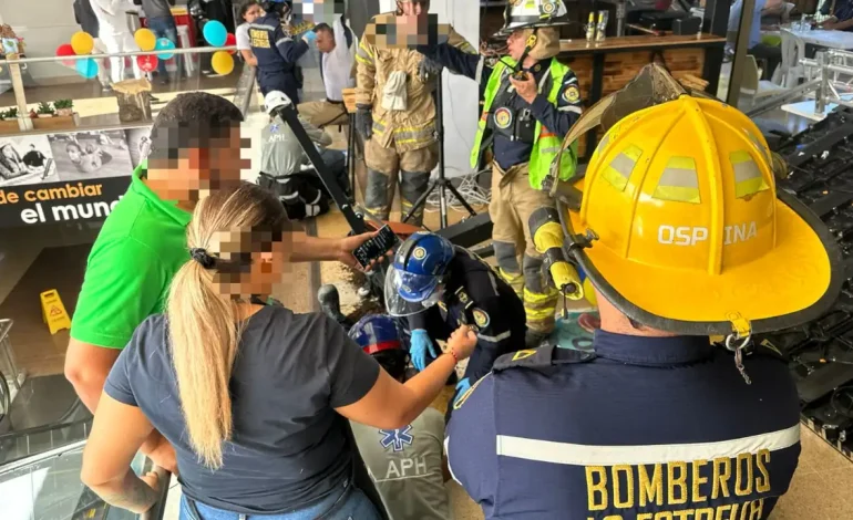 Dos personas lesionadas tras caída de pantalla gigante en La Estrella