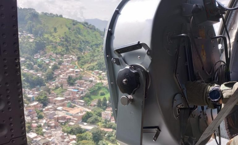 Ahora con perifoneo aéreo cuidan a Medellín