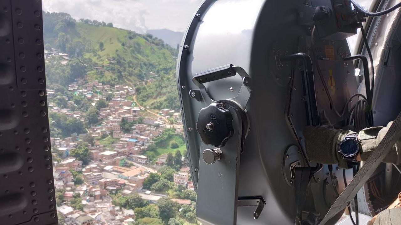 Ahora con perifoneo aéreo cuidan a Medellín
