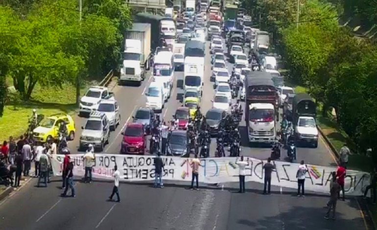 Bloqueos-en-autopista-sur-de-Medellin1