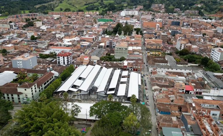 Plaza_mercado_La_Ceja