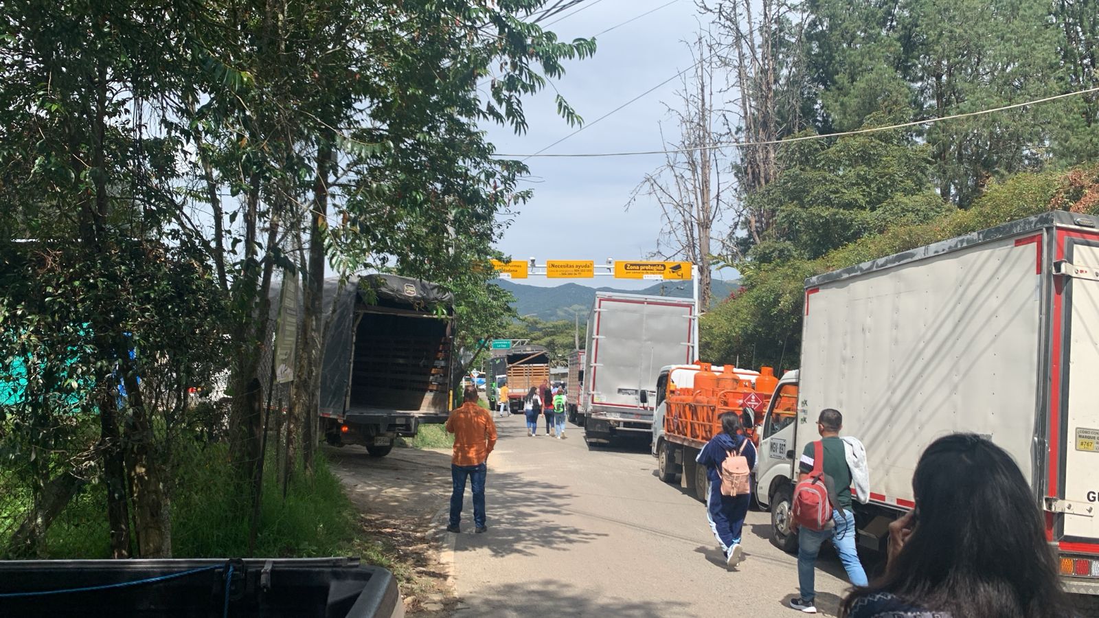 Atención: Todos los ingresos a La Ceja se encuentran bloqueados por camioneros