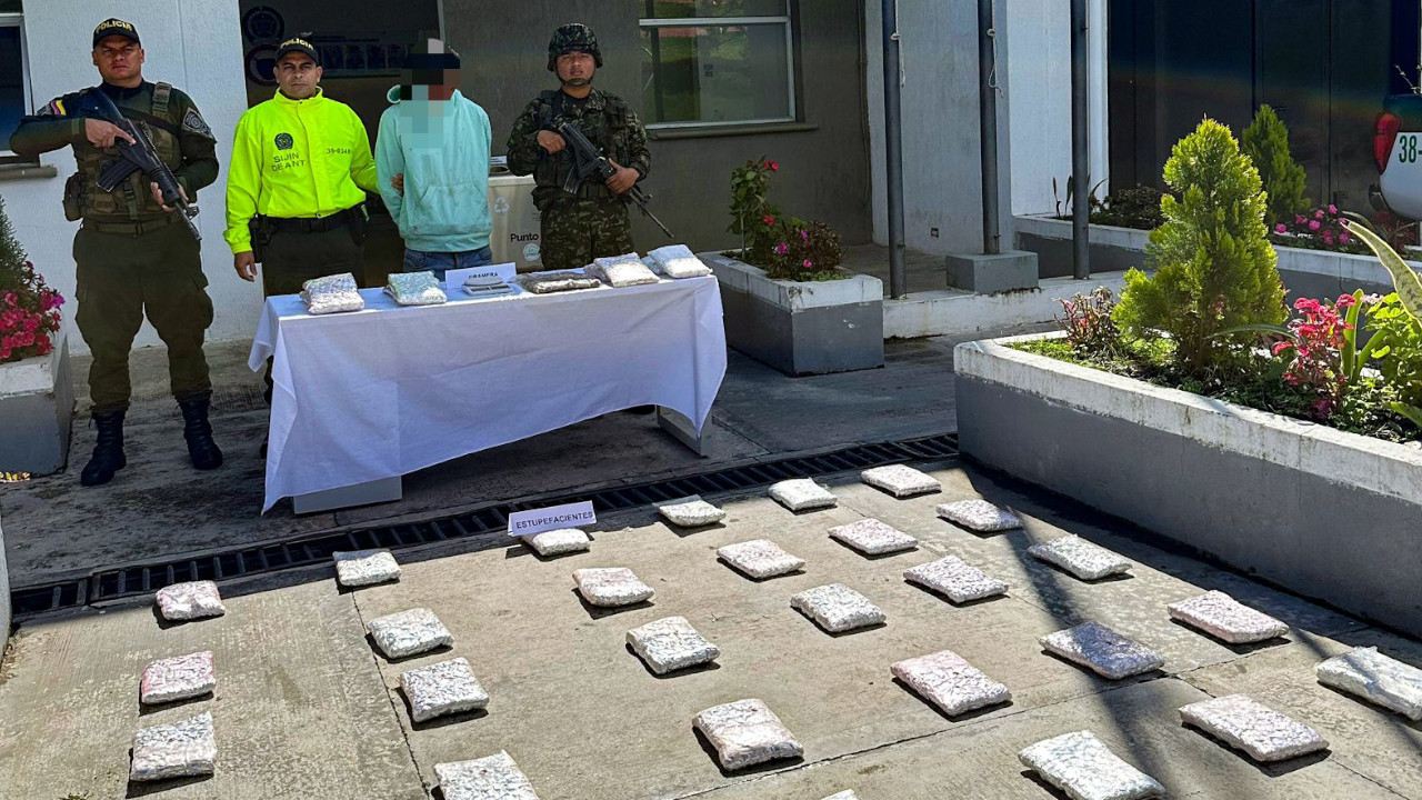 Ejército y Policía hallaron cargamento de marihuana transportado en vehículo de alimentos en el Oriente antioqueño