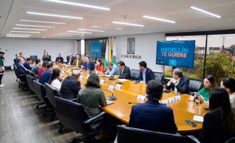 Reunión Fico y Andrés Julian con empresarios