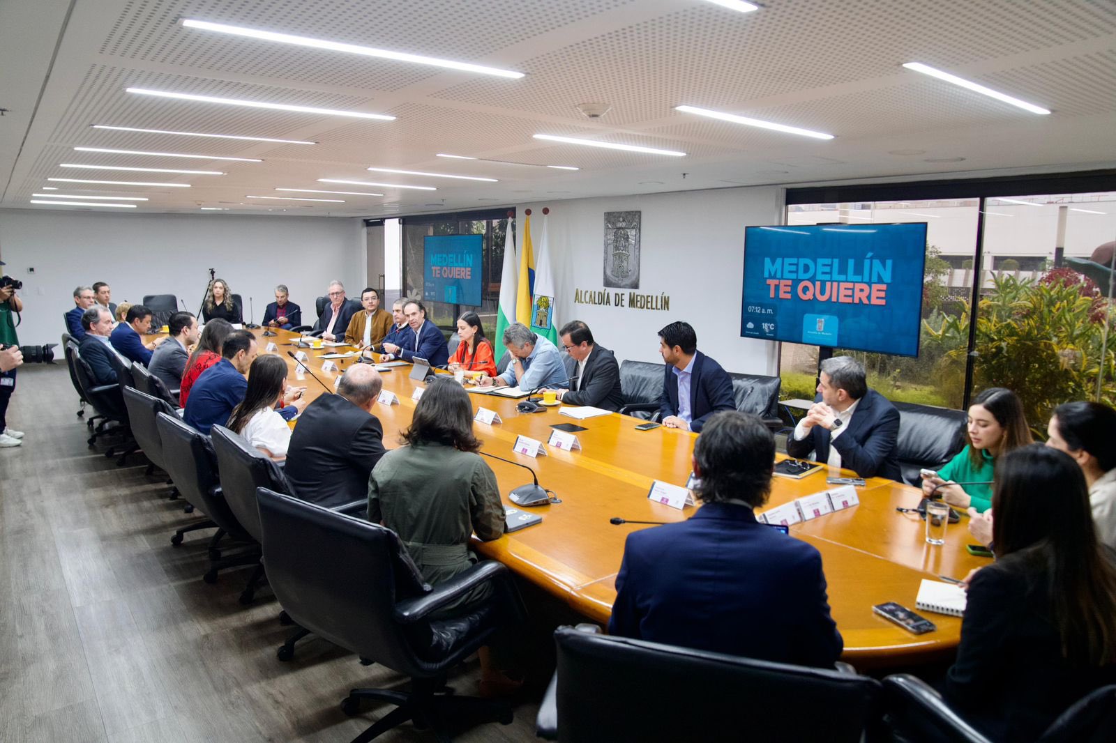 Reunión Fico y Andrés Julian con empresarios