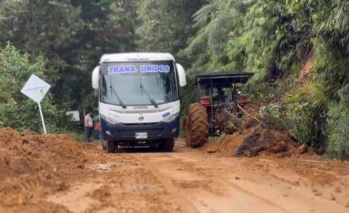 derrumbes en Abejorral, vías Abejorral afectadas, intervención Alcaldía Abejorral, lluvias Antioquia, recuperación vías rurales.