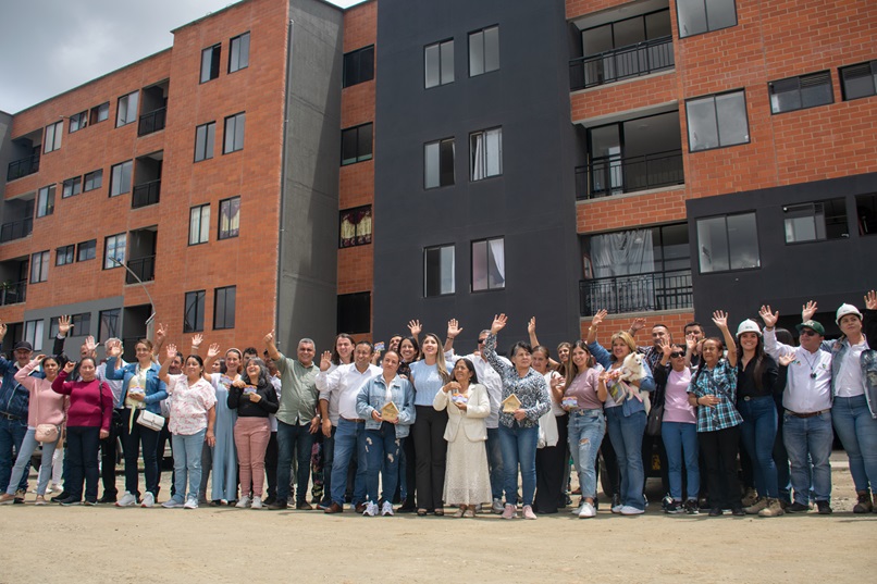Entregan 120 apartamentos de Sueños del Tambo en La Ceja
