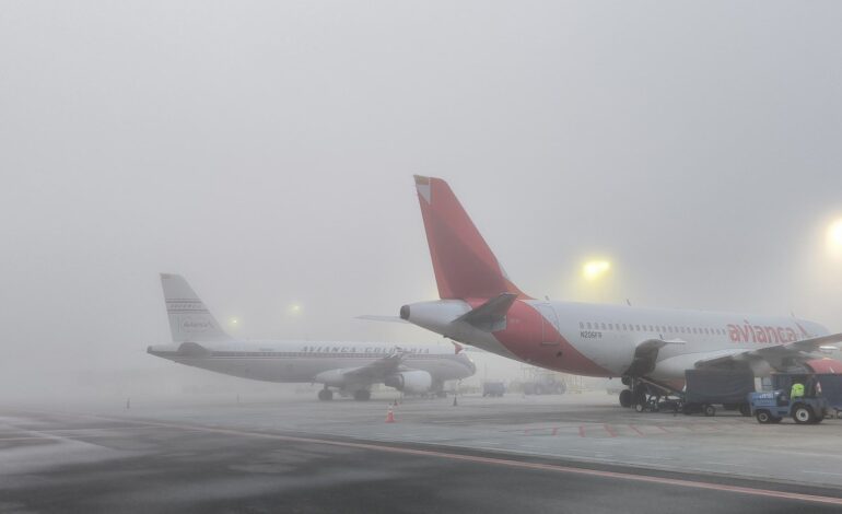 Aeropuerto José María Córdova - vuelos retrasados - niebla en Rionegro - restricciones aéreas - vuelos demorados - operaciones afectadas.