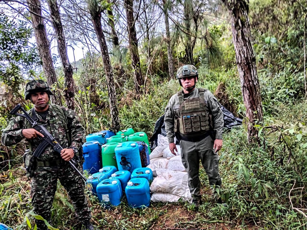 Golpe al Clan del Golfo en Concepción: Ejército destruye laboratorio que producía una tonelada al mes