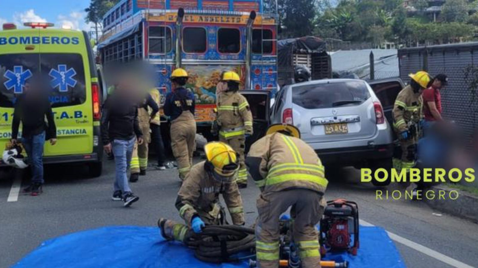 accidente de tránsito, autopista Medellín - Bogotá, La Playa, emergencia vial, víctimas, heridos