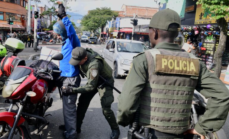 Tres capturados, 1.900 verificaciones de antecedentes y 68 motos inmovilizadas dejó un operativo de seguridad en el sector de Carabobo, en Medellín.