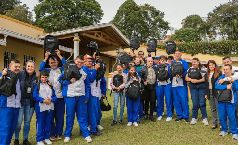 entrega kit escolares en Marinilla - Marinilla