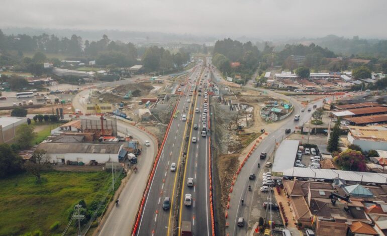 Gobernador Andrés Julián habilita el puente del Intercambio Vial del Aeropuerto