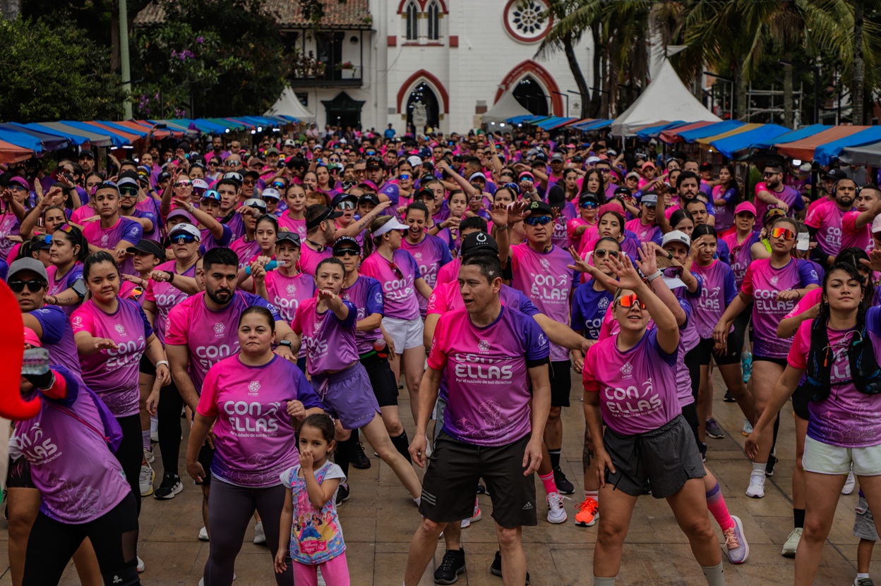 Cerca de 900 personas participaron en la carrera ‘Con Ellas’ en La Ceja