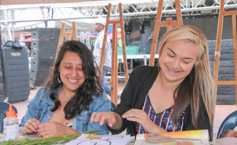 Mujeres de Marinilla participan en actividades del Mes de la Mujer, promoviendo el bienestar y la equidad de género.