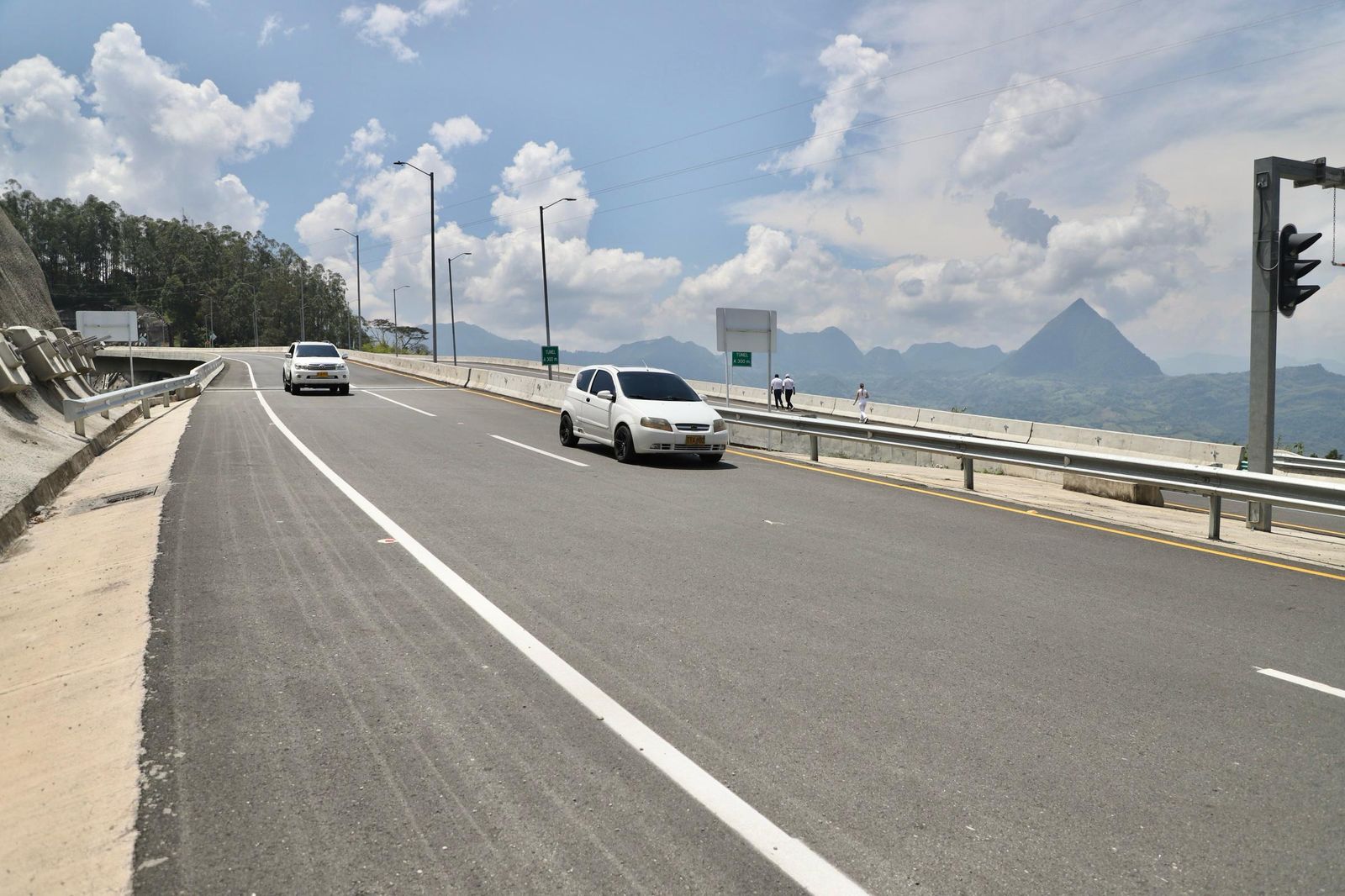 Nuevo tramo de 13,5 km de Pacífico 1 entre Amagá y Titiribí, mejorando tiempos de viaje y seguridad vial en Antioquia.