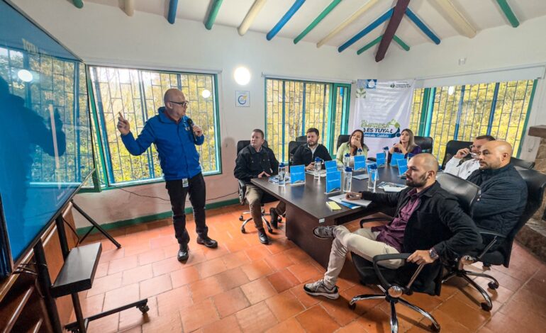 Alcaldes del Oriente Antioqueño recorren la Planta de Orgánicos de La Ceja para conocer su modelo de gestión de residuos.