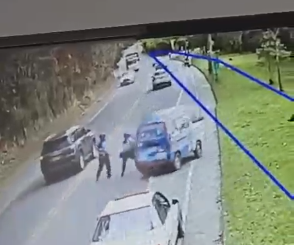 Captura de video muestra momento de la agresión a agentes de tránsito en El Carmen de Viboral