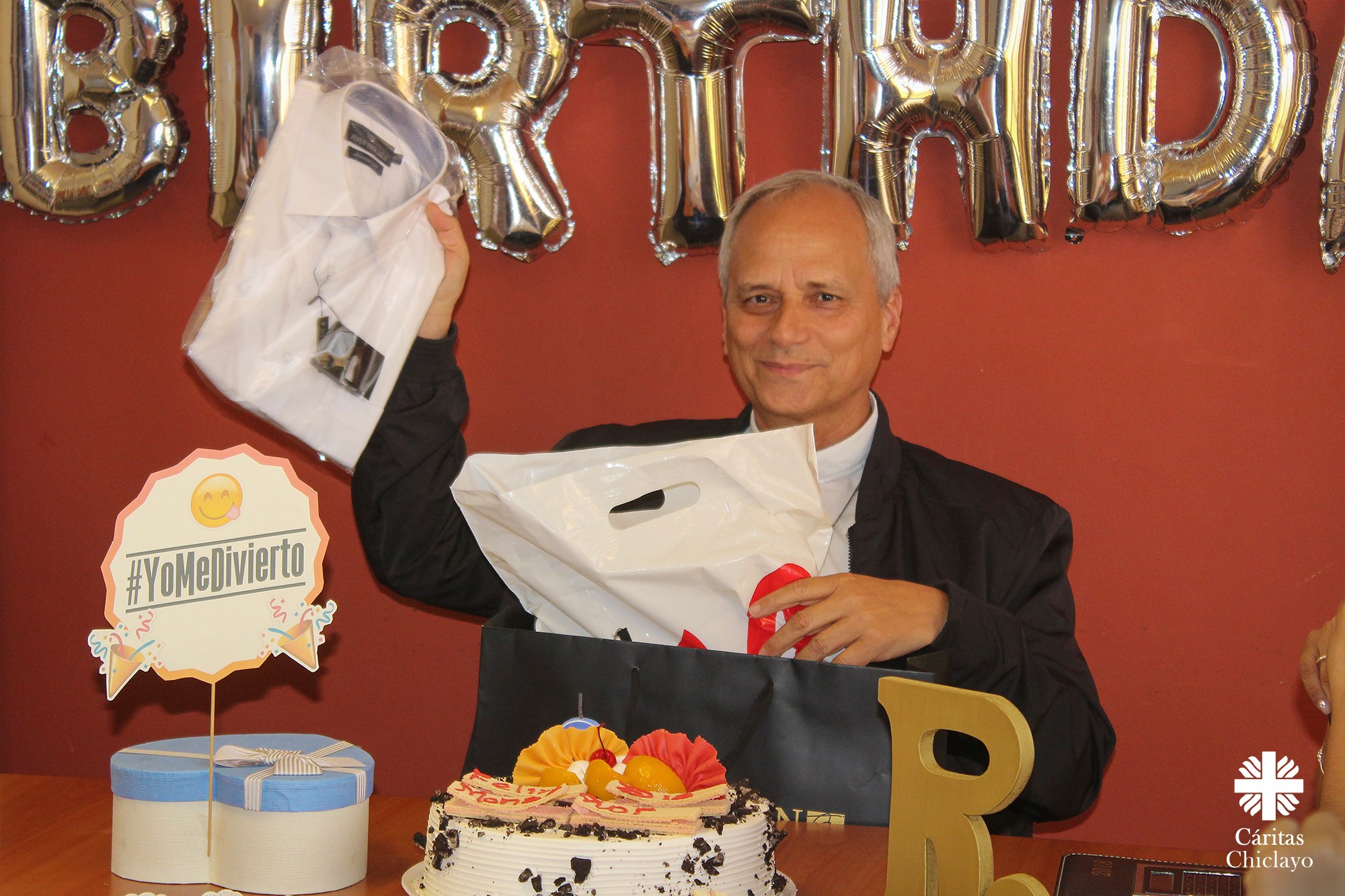 El Papa León XIV celebrando su cumpleaños con comunidades en Chiclayo, Perú, con sencillez y cercanía pastoral.