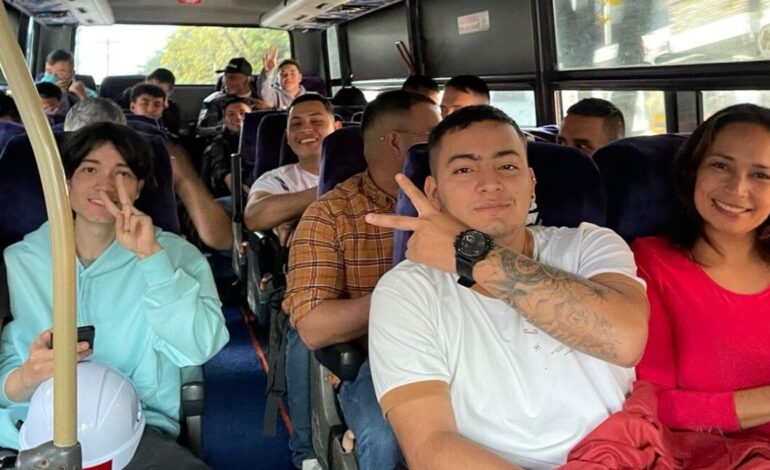 Última foto antes de la tragedia en el Alto de La Línea: 11 estudiantes de Ingeniería Civil fallecieron en el accidente de bus en Calarcá.