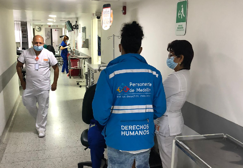 Los hospitales y clínicas están colapsados. Urgencias como las del San Vicente Fundación, Pablo Tobón Uribe, Marco Fidel Suárez y San Juan de Dios en Rionegro operan por encima del 200% de capacidad.