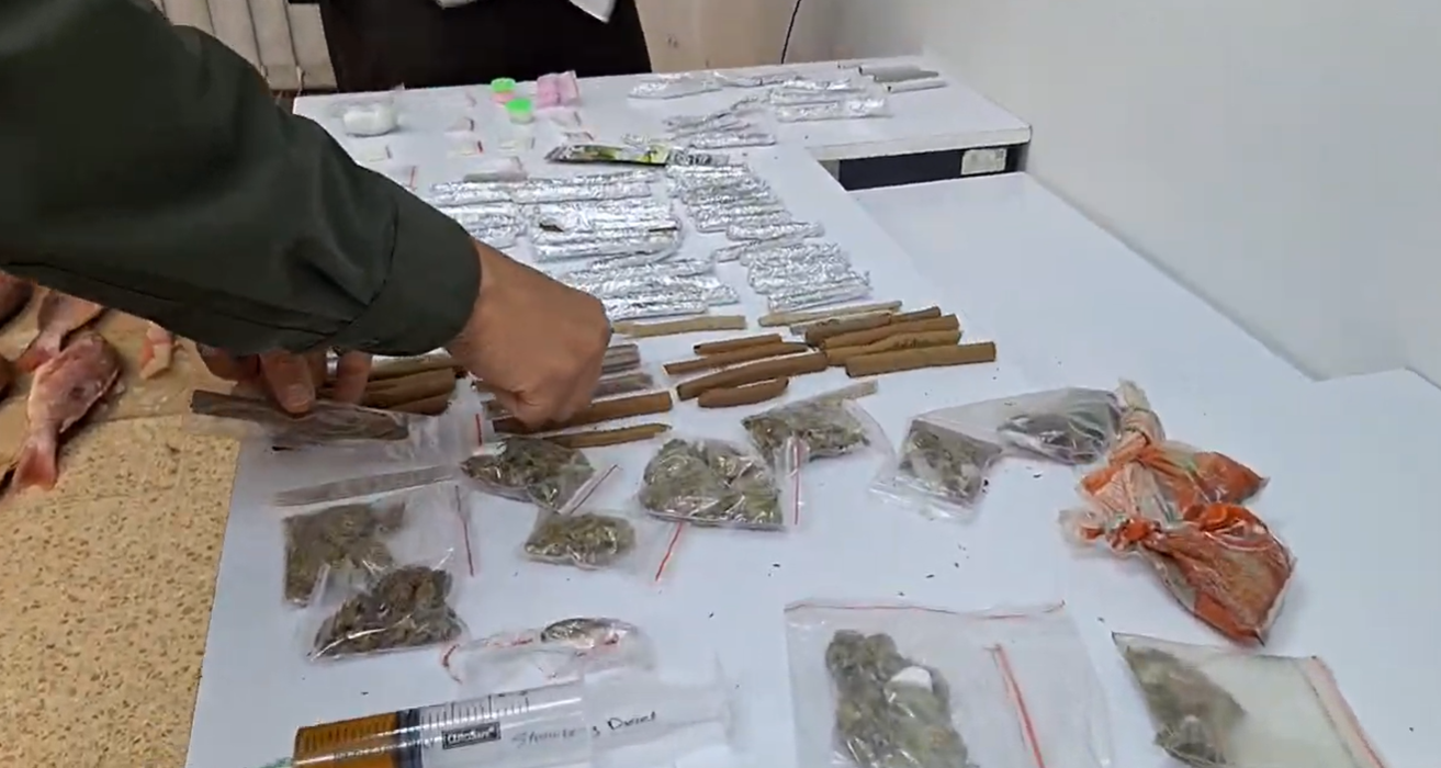 Policía y Guías Caninos incautan drogas y pescado sin condiciones sanitarias en La Ceja. Golpe al microtráfico y protección a la salud pública.