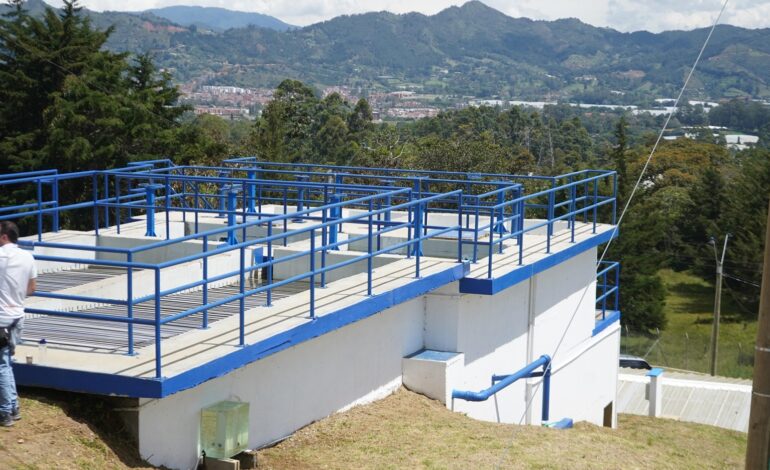 Nueva Planta La Uchuvala en La Ceja asegura agua potable para 80 familias y 3.000 nuevos usuarios. Inversión de $5.685 millones fortalece el sistema local.