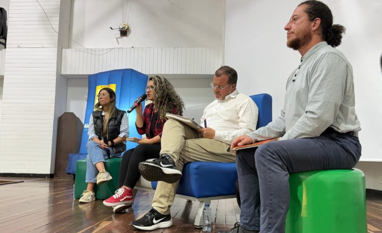Alcalde Jorge Rivas escucha a representantes del sector cultural de Rionegro en un encuentro participativo